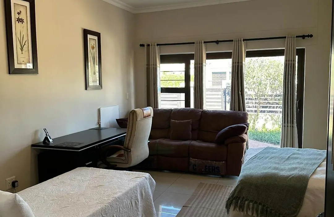 Cora'S Boutique Bed & Breakfast-1