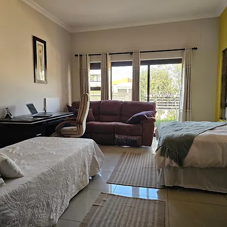 Cora'S Boutique Bed & Breakfast-3