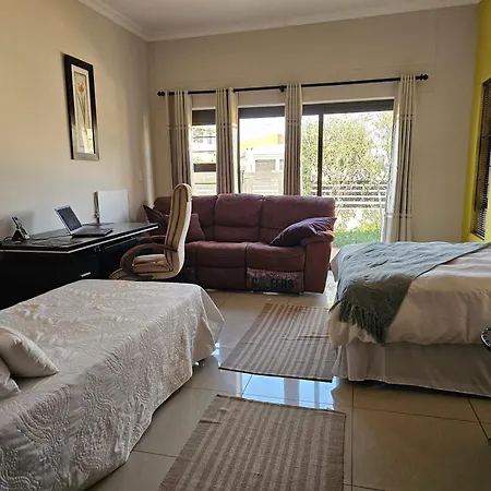 Cora'S Boutique Bed & Breakfast-2